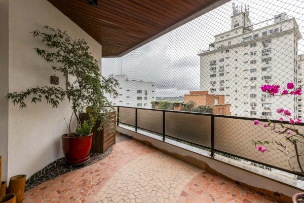 Apartamento reformado com vista privilegiada