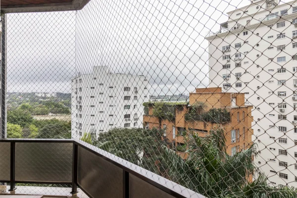 Apartamento reformado com vista privilegiada