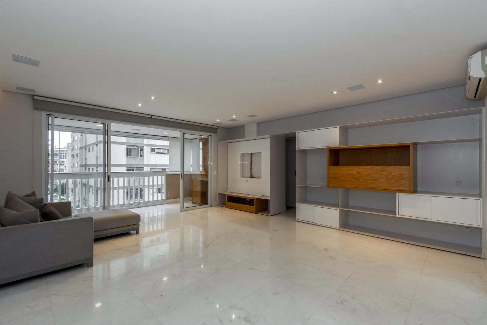 Apartamento reformado e bem iluminado - Imagem 1