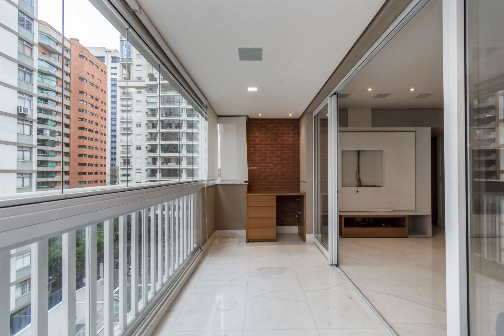 Apartamento reformado e bem iluminado - Imagem 4