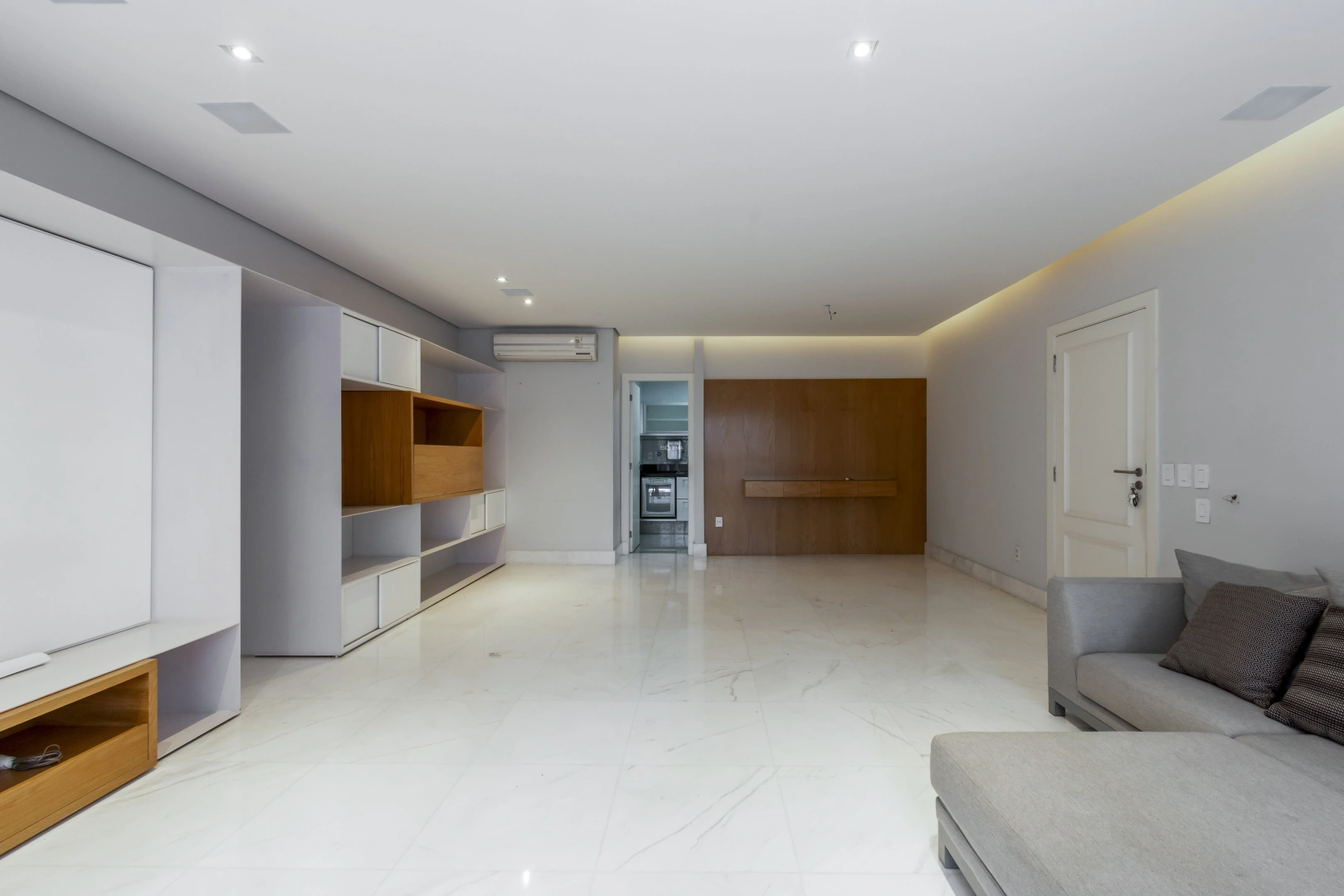 Apartamento reformado e bem iluminado - Imagem 7