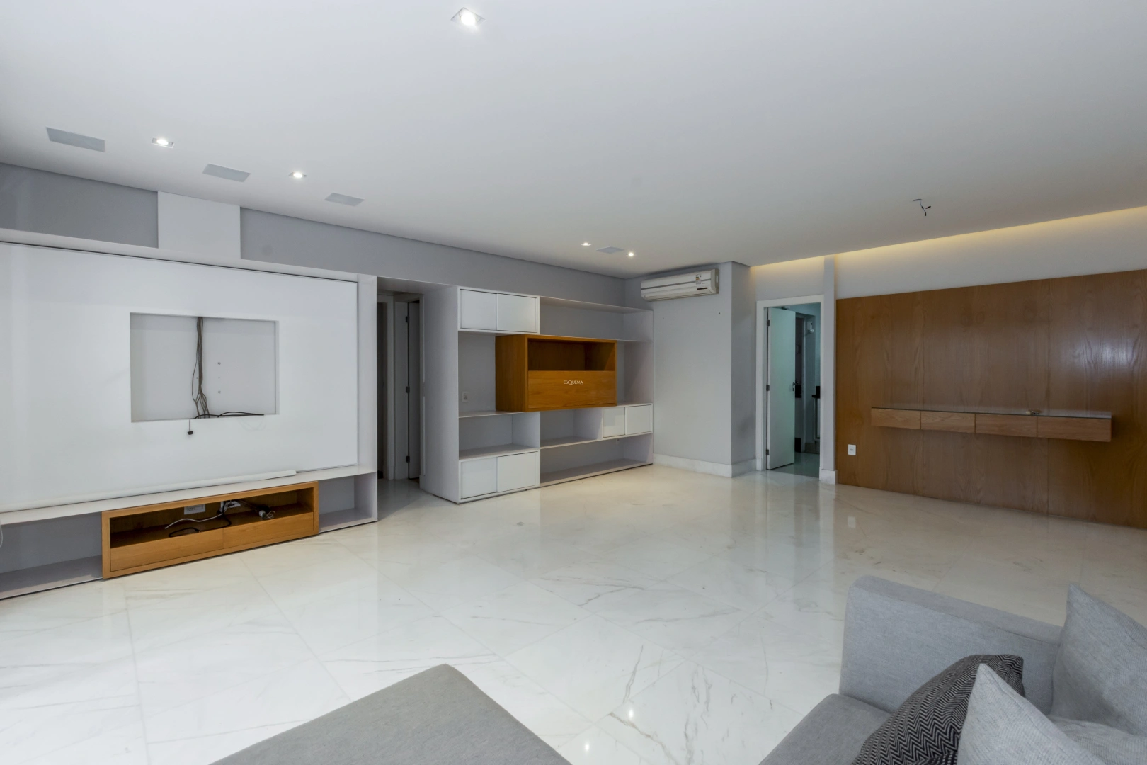 Apartamento reformado e bem iluminado - Imagem 8