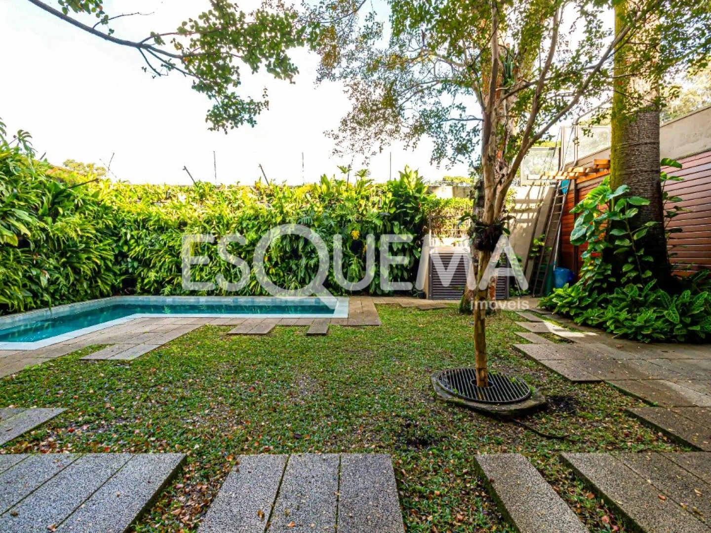 Casa moderna em condomínio arborizado - Imagem 2