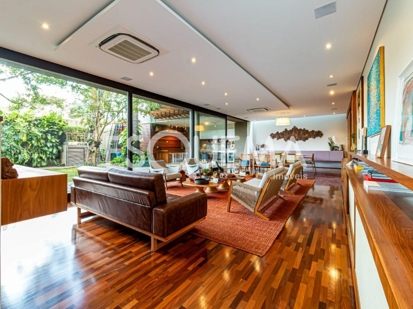 Casa moderna em condomínio arborizado - Imagem 3