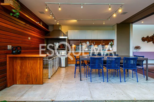 Casa moderna em condomínio arborizado