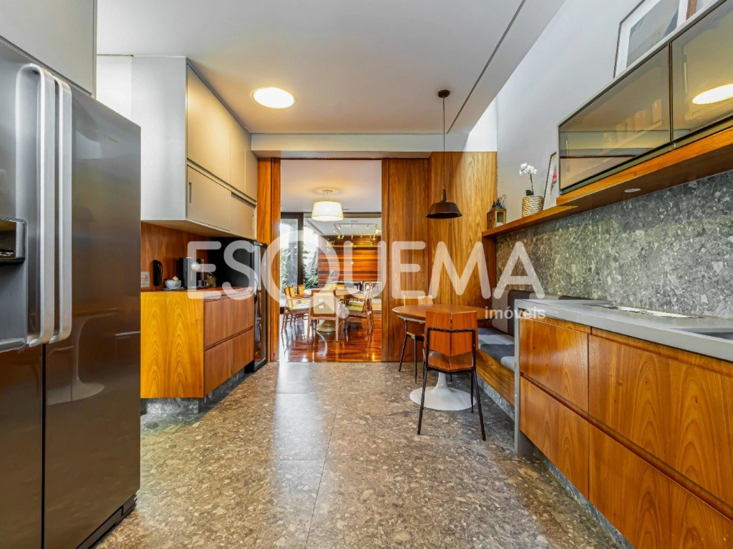 Casa moderna em condomínio arborizado - Imagem 7