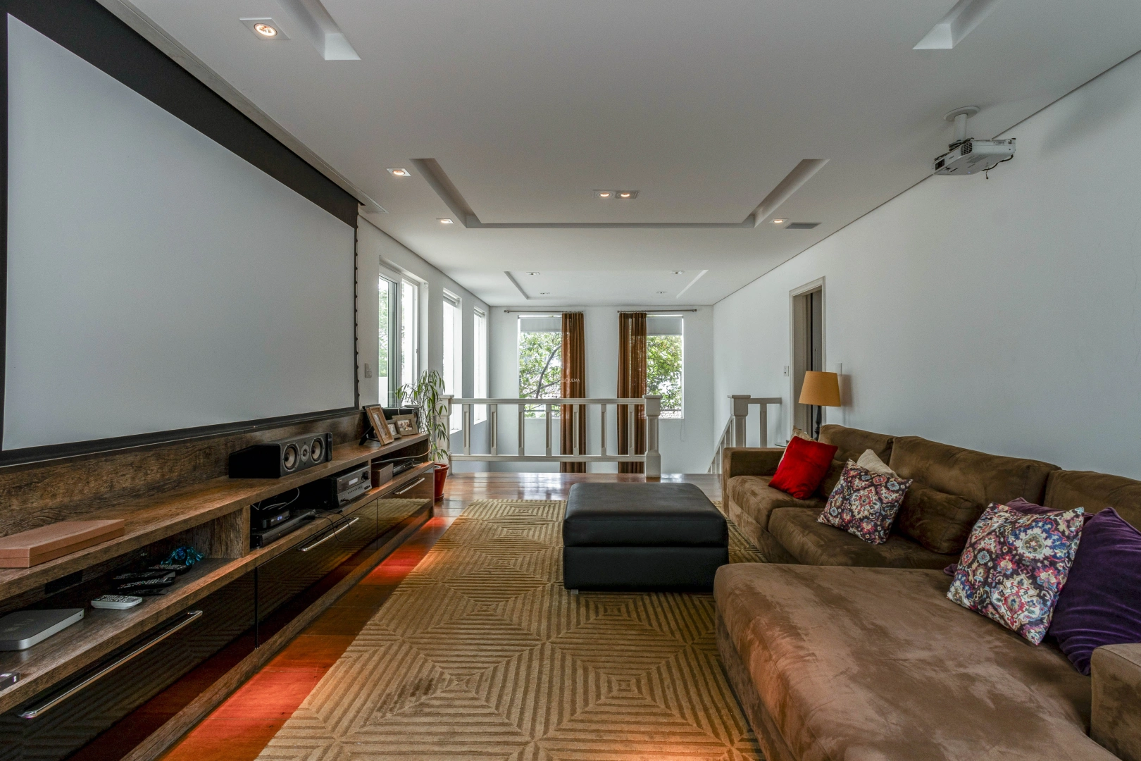 Casa ampla em localização privilegiada - Imagem 11