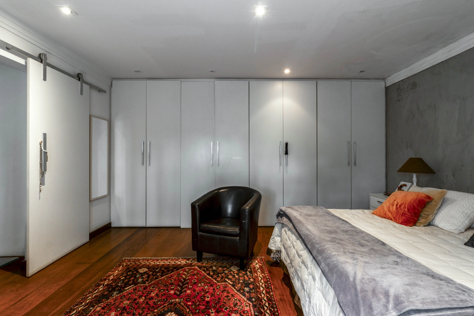 Casa ampla em localização privilegiada - Imagem 12