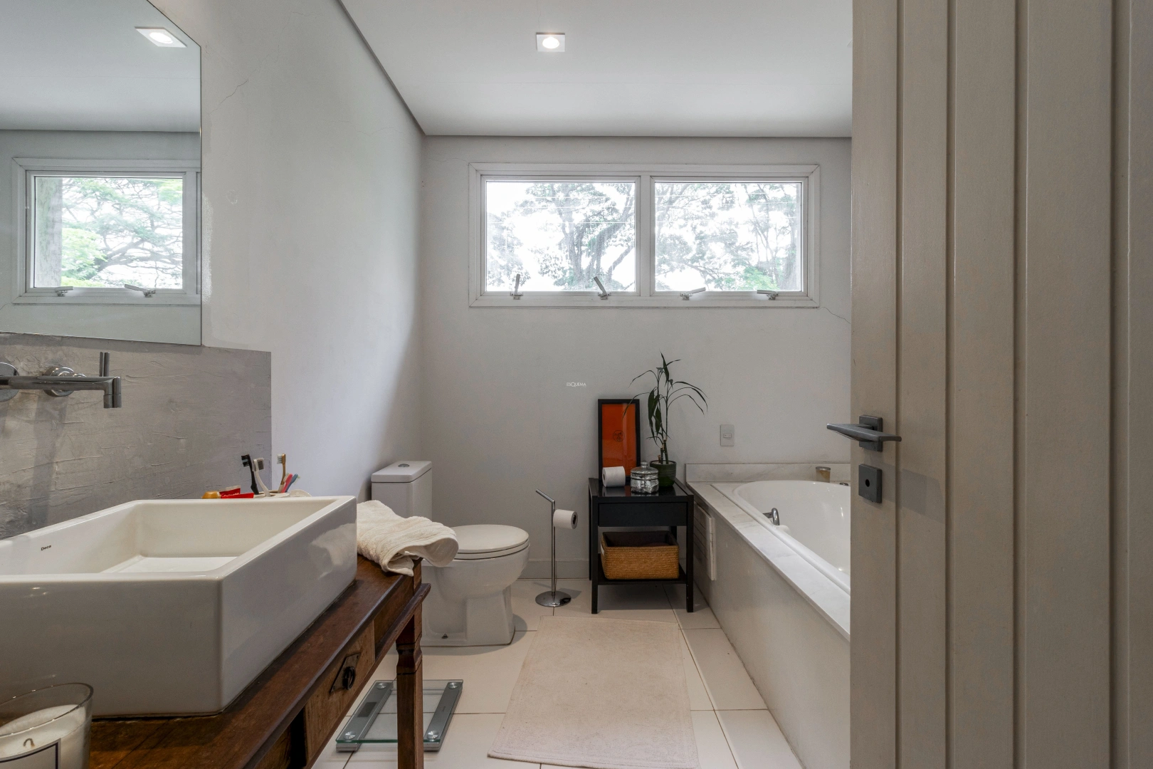 Casa ampla em localização privilegiada - Imagem 14