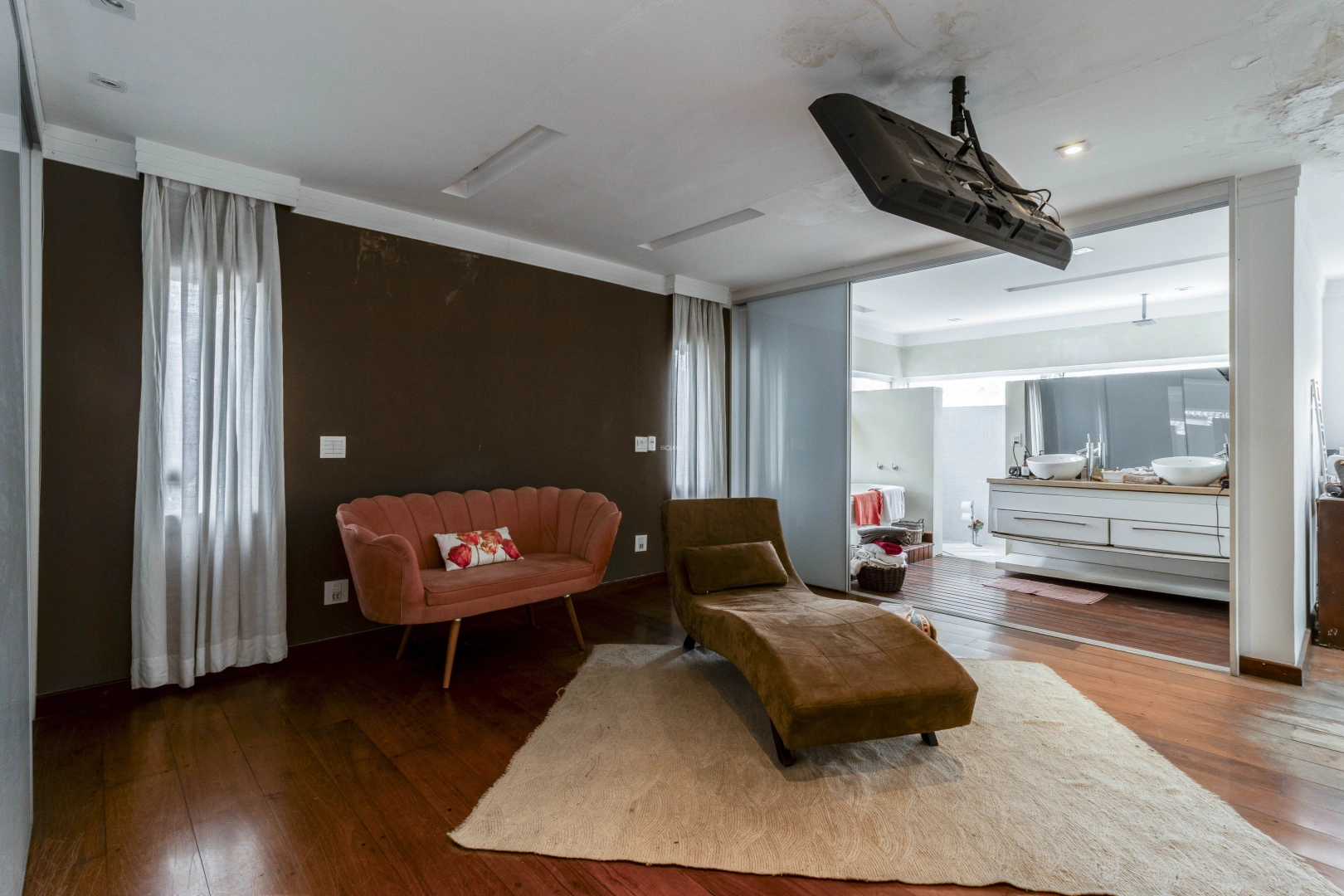 Casa ampla em localização privilegiada - Imagem 15