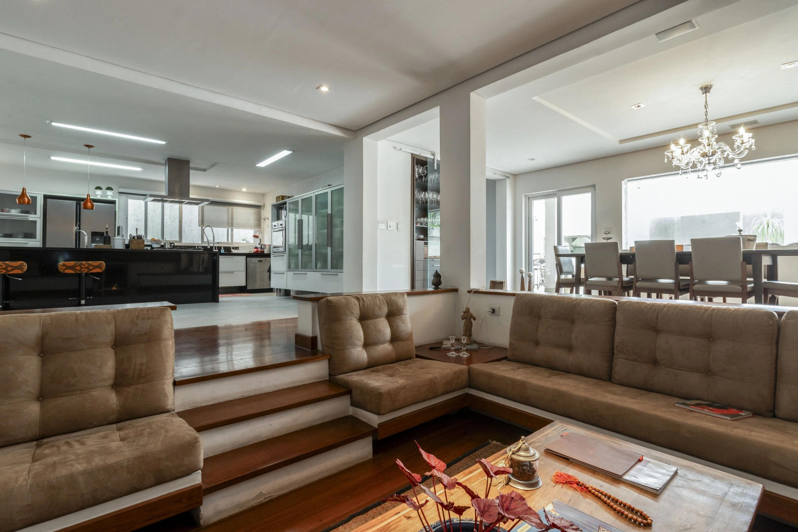 Casa ampla em localização privilegiada - Imagem 6