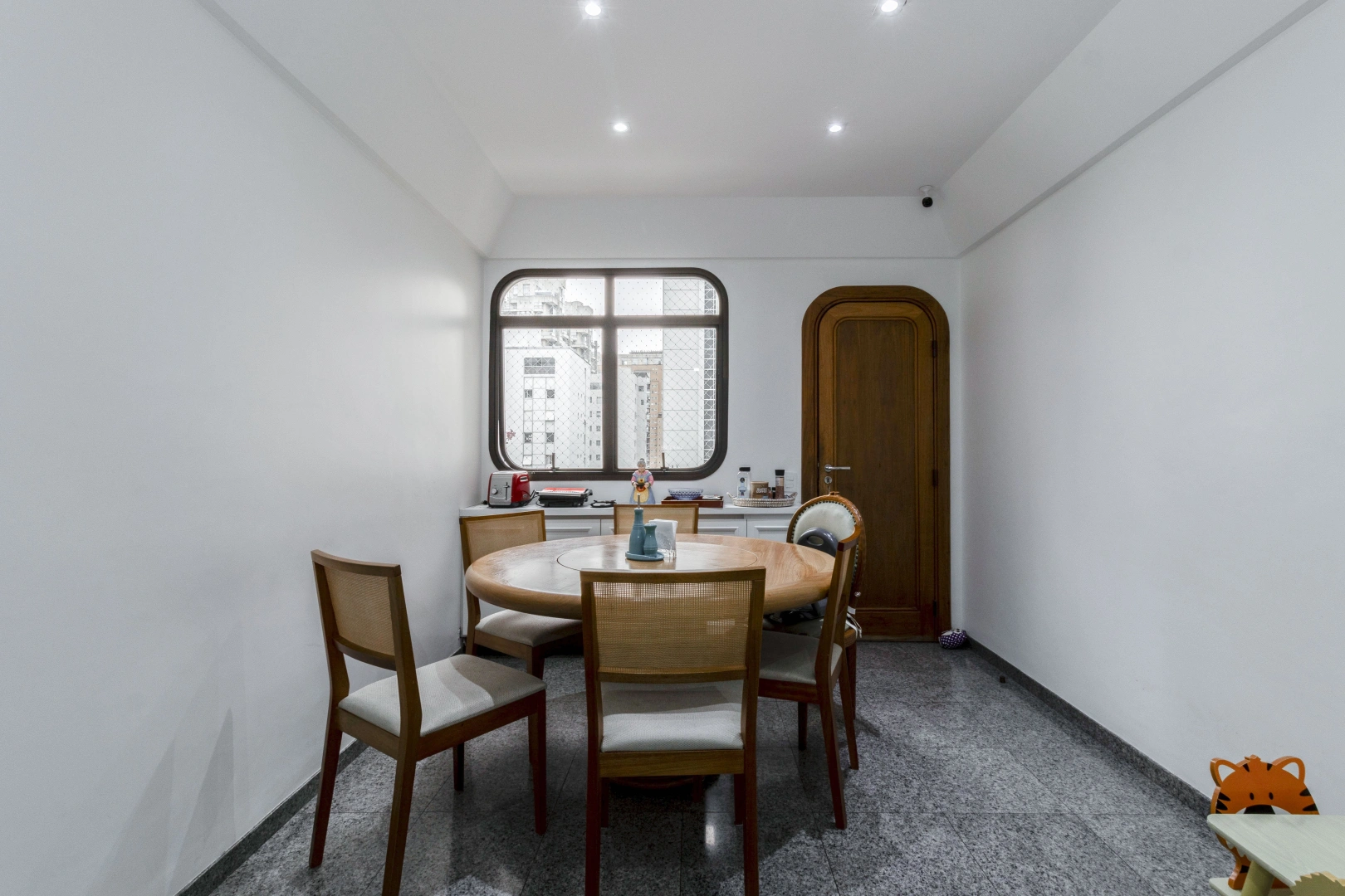 Apartamento em rua arborizada e plana - Imagem 14