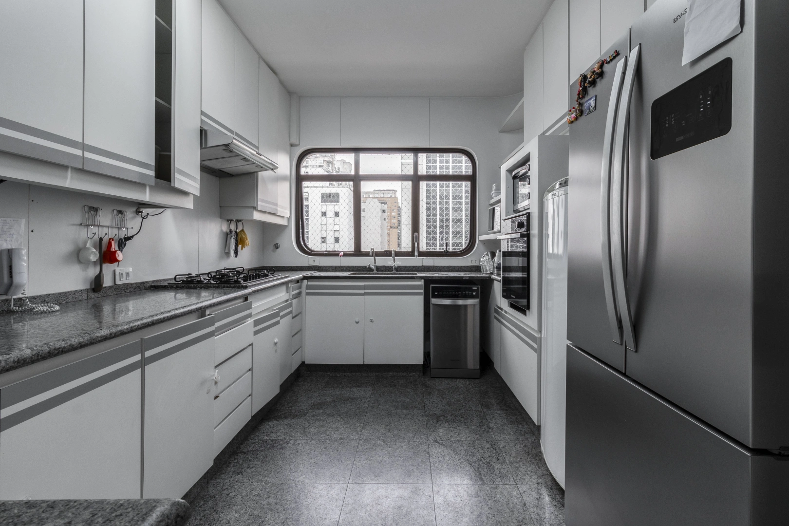 Apartamento em rua arborizada e plana - Imagem 15
