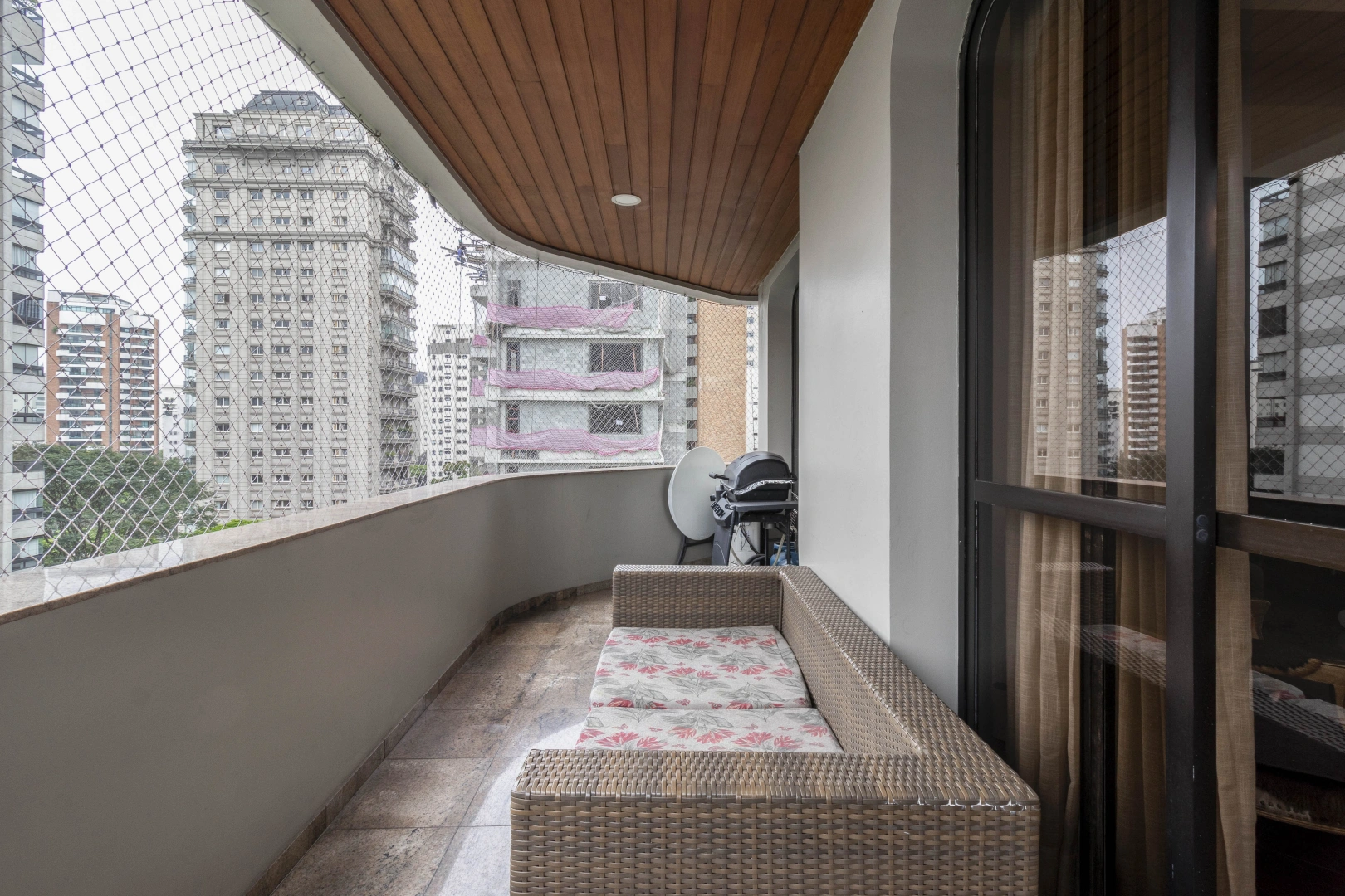 Apartamento em rua arborizada e plana - Imagem 5