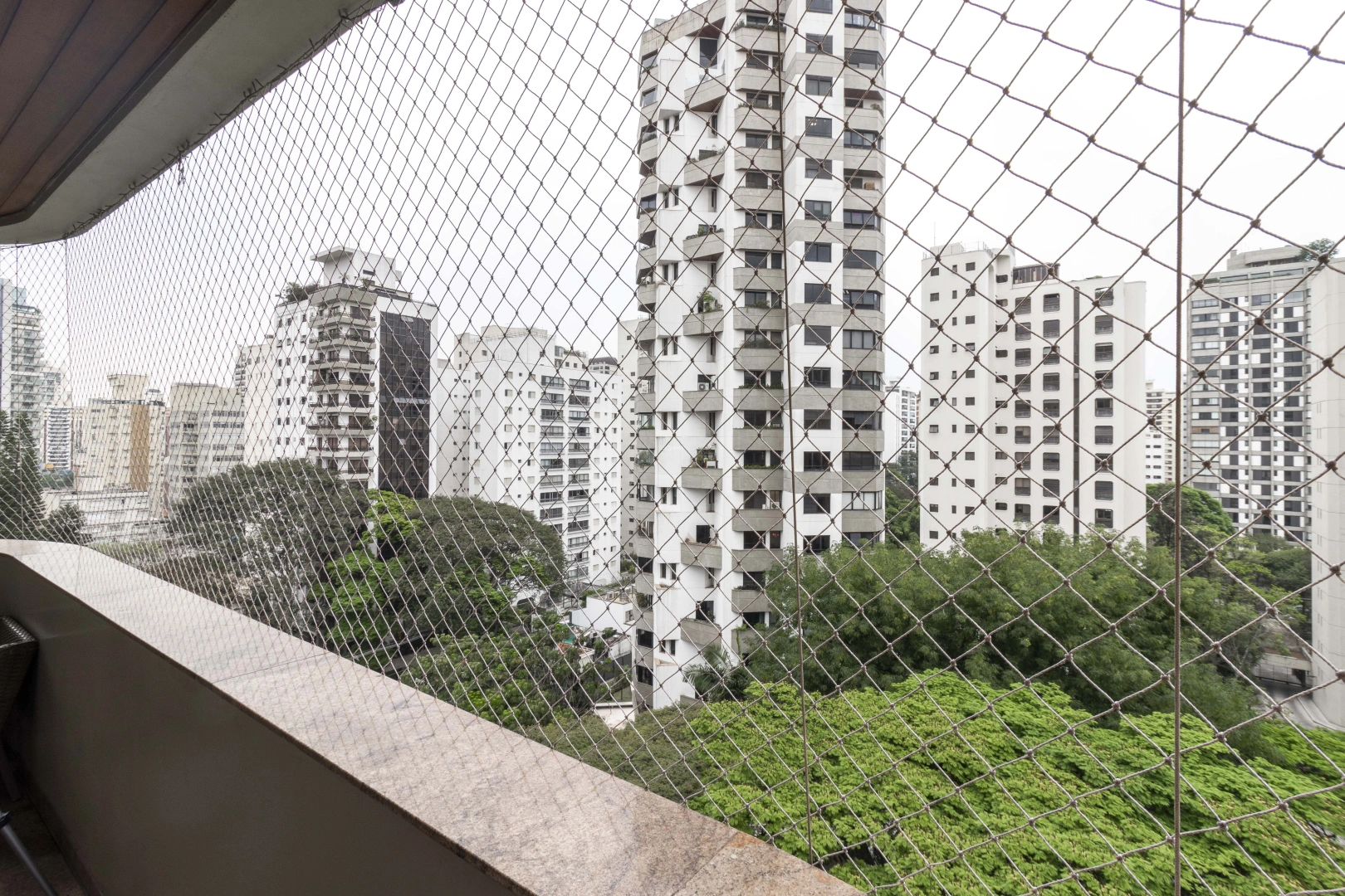 Apartamento em rua arborizada e plana - Imagem 6