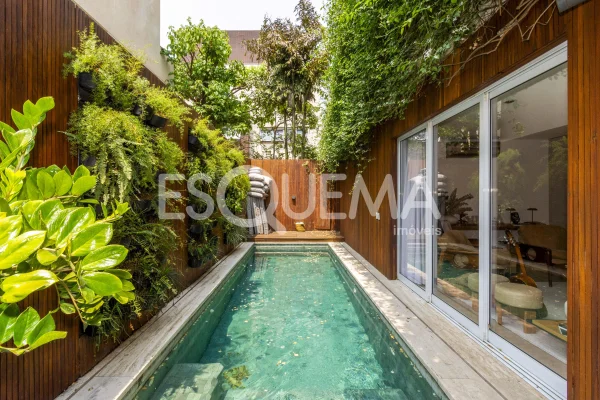 Casa reformada em condomínio