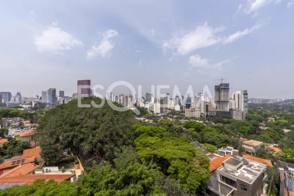Cobertura com vista permanente para o verde