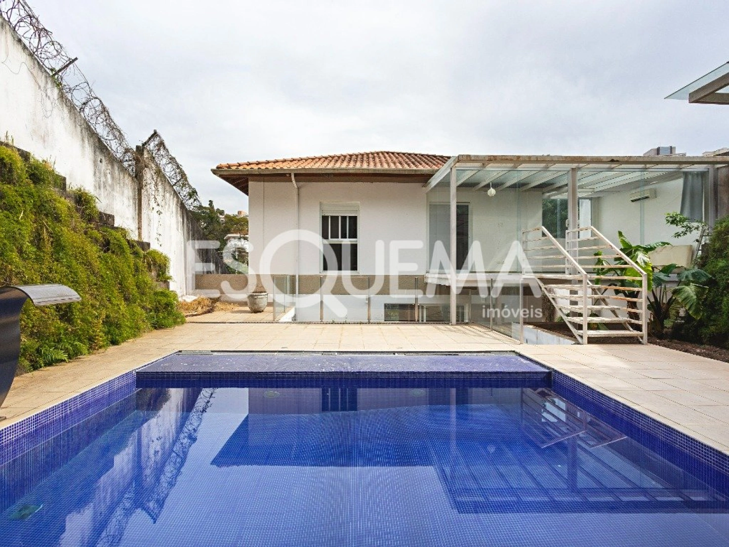 Casa com jardim e vista em rua tranquila no Jardim Guedala - Imagem 1