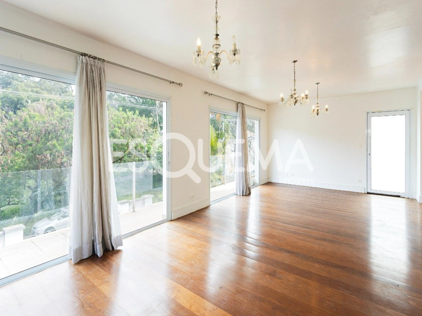 Casa com jardim e vista em rua tranquila no Jardim Guedala - Imagem 4