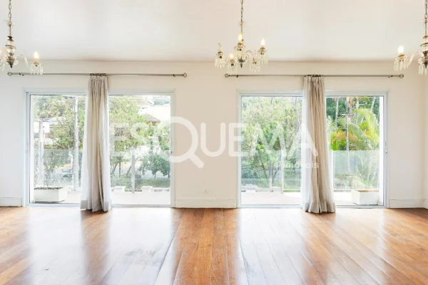 Casa com jardim e vista em rua tranquila no Jardim Guedala
