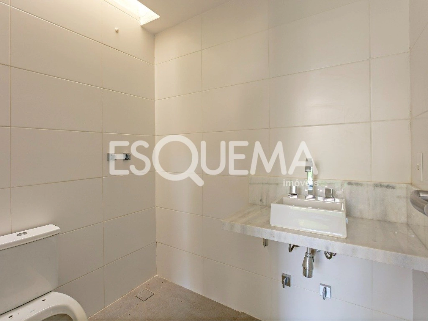 Casa em condomínio fechado com projeto sustentável e segurança reforçada - Imagem 10