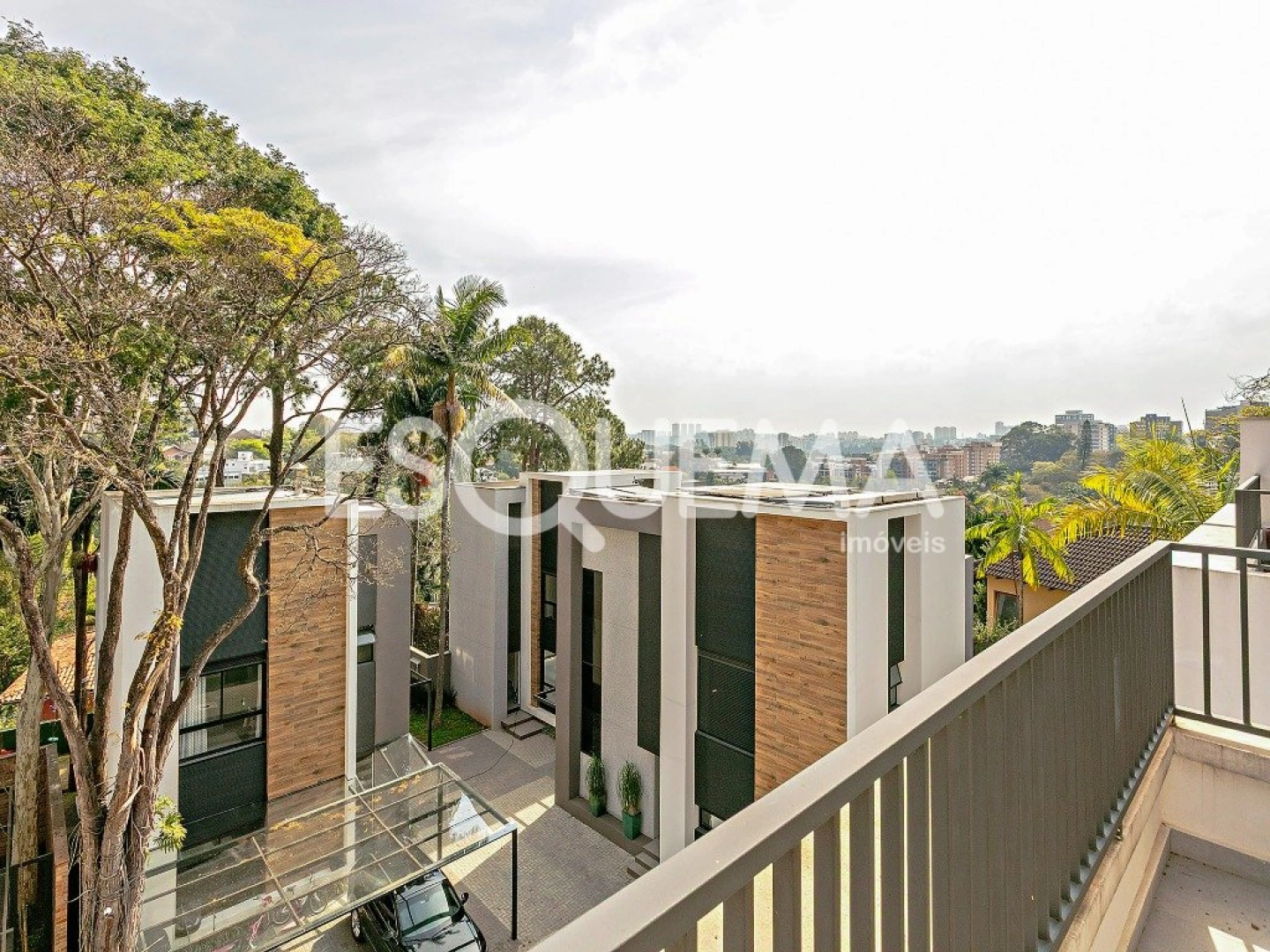 Casa em condomínio fechado com projeto sustentável e segurança reforçada - Imagem 2