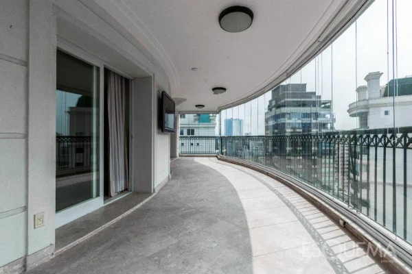 Apartamento em andar alto próximo ao Parque do Povo
