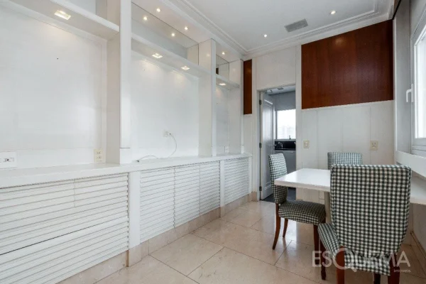 Apartamento em andar alto próximo ao Parque do Povo
