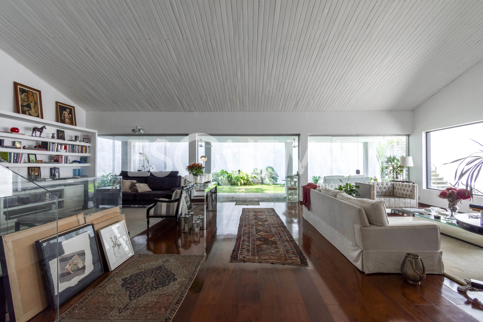 Casa moderna e ampla - Imagem 2