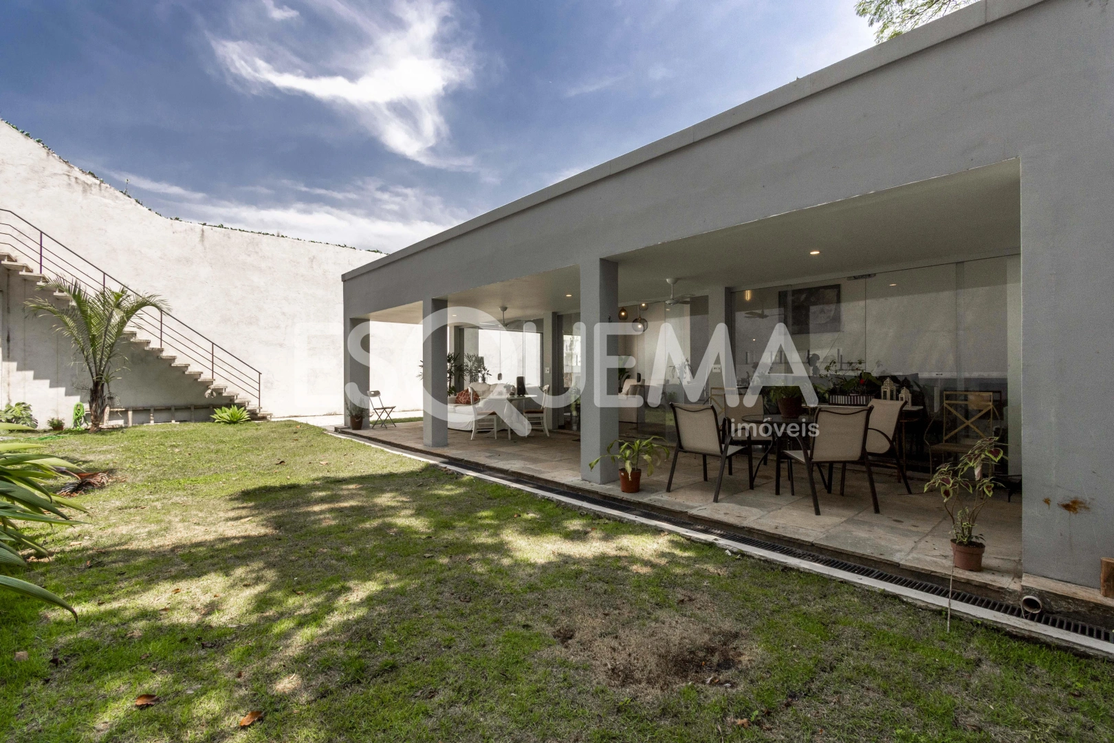 Casa moderna e ampla - Imagem 4