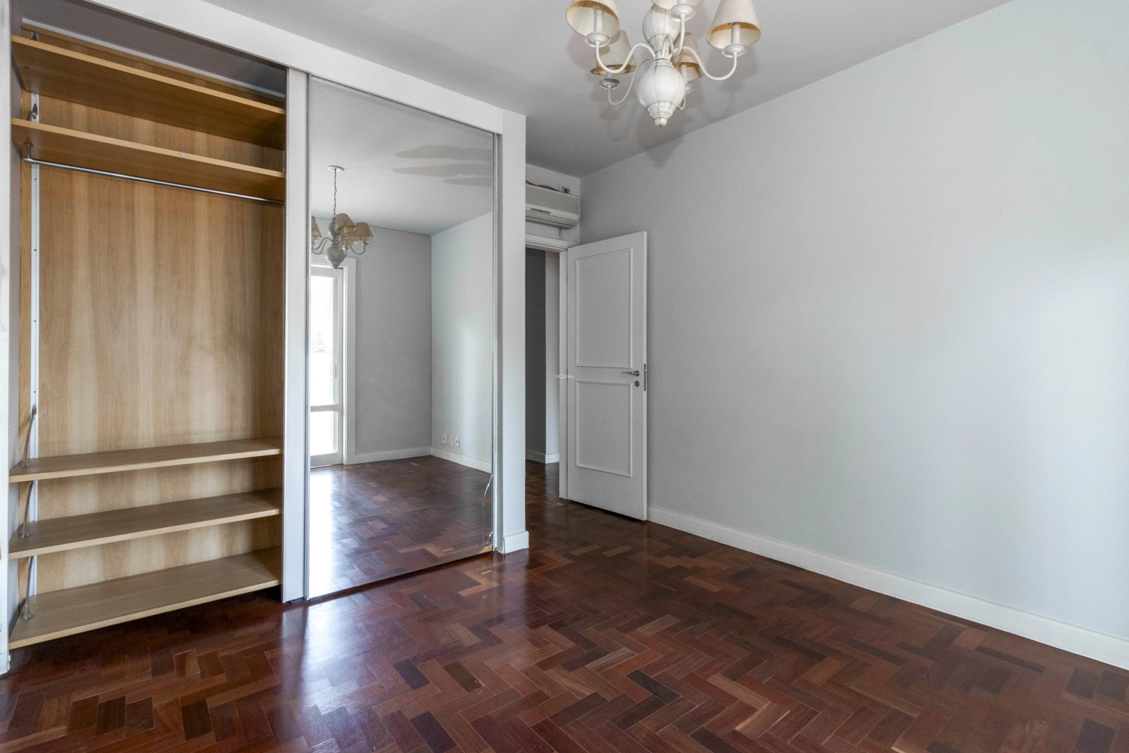 Casa reformada com ampla área externa - Imagem 11
