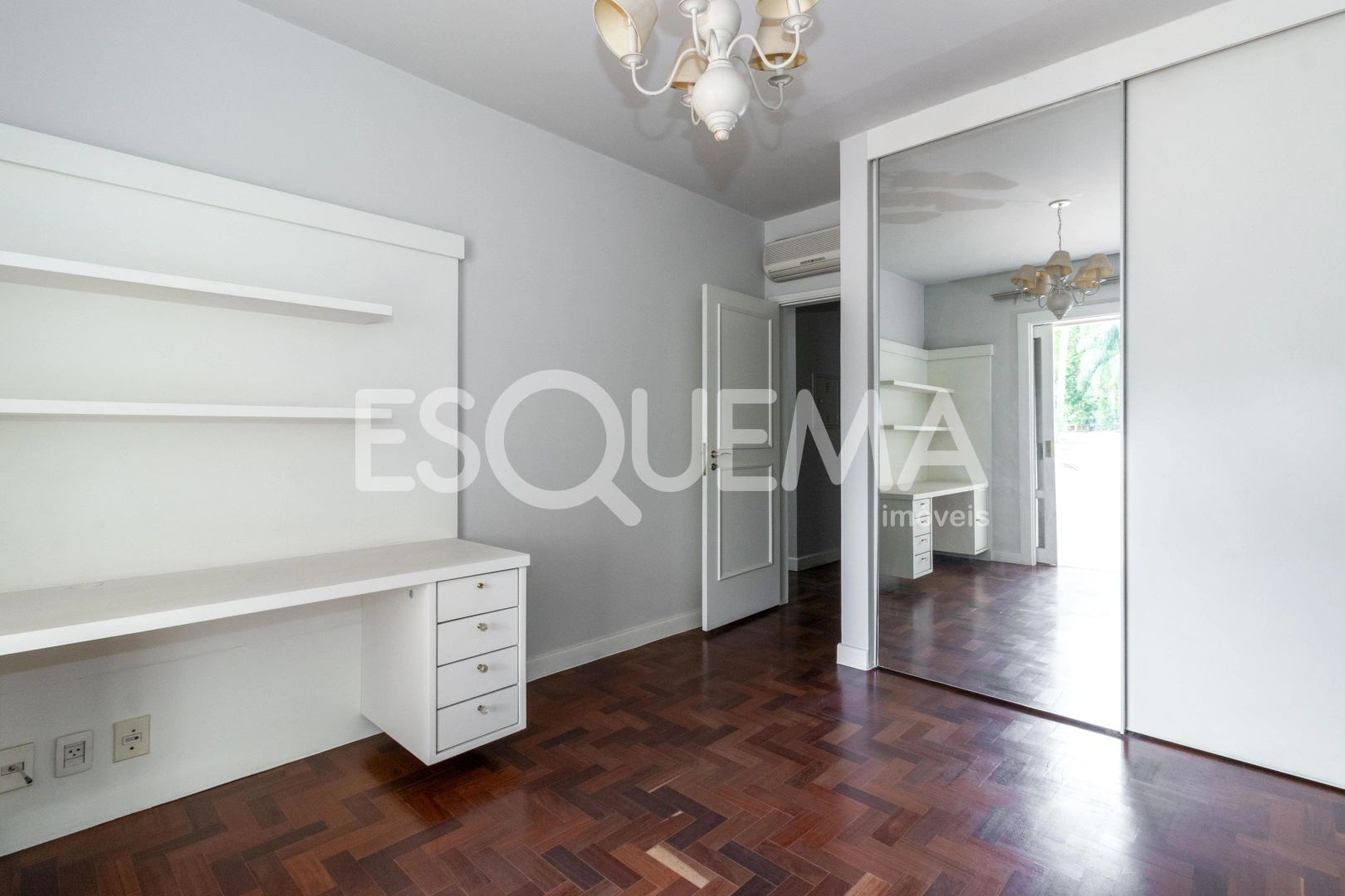Casa reformada com ampla área externa - Imagem 12