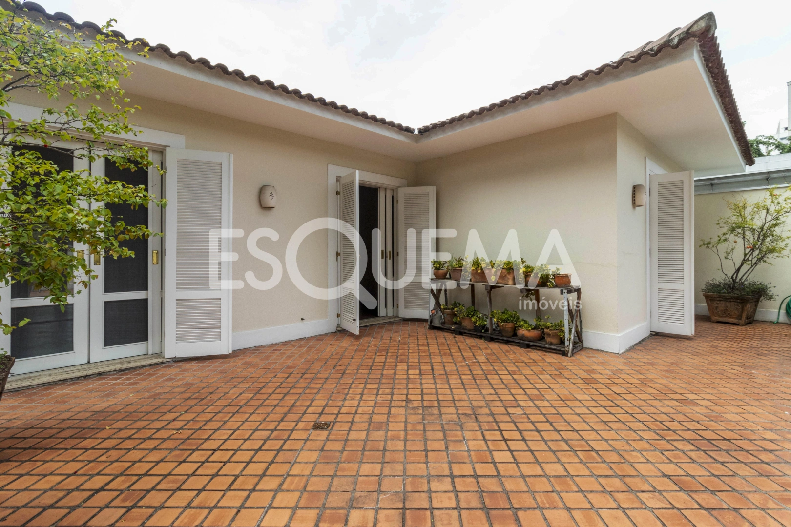Casa reformada com ampla área externa - Imagem 13