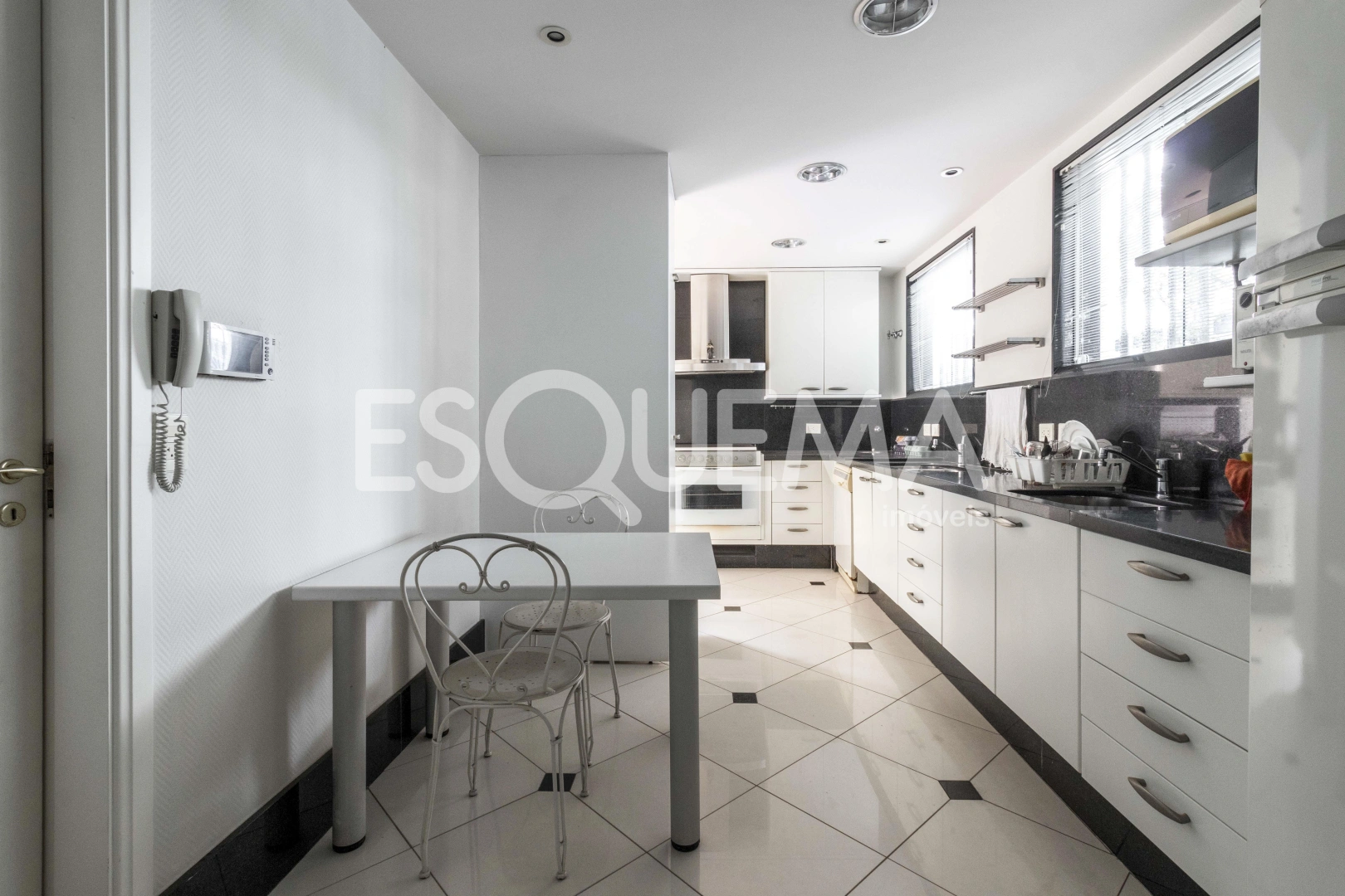Casa reformada com ampla área externa - Imagem 15