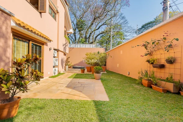 Casa moderna em condomínio próximo ao Fasano Cidade Jardim