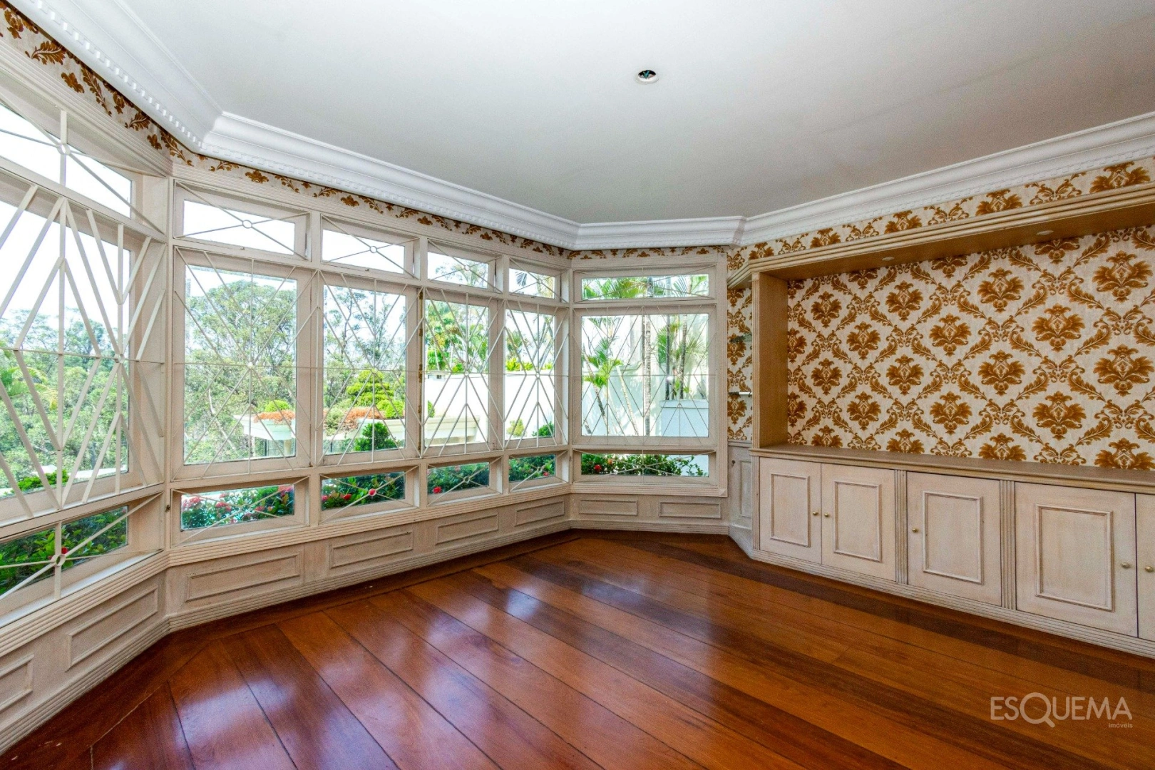 Casa com amplo jardim e vista privilegiada - Imagem 10