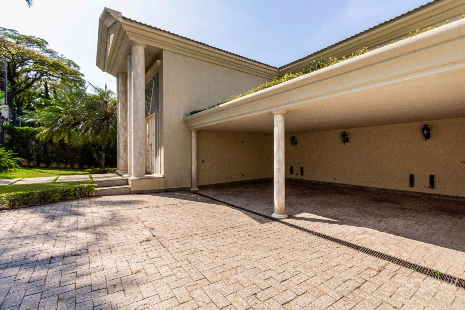 Casa com amplo jardim e vista privilegiada - Imagem 15