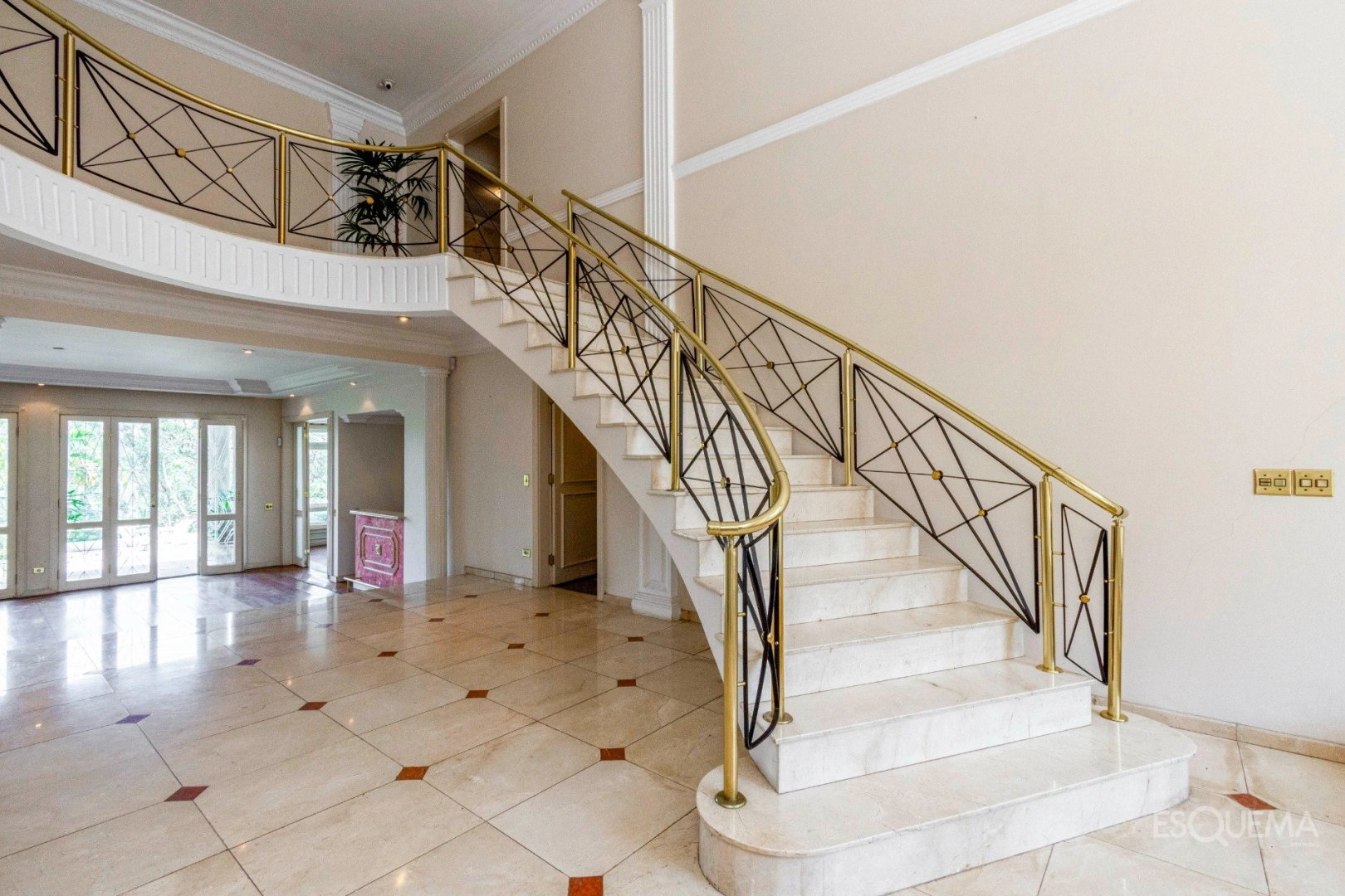 Casa com amplo jardim e vista privilegiada - Imagem 5