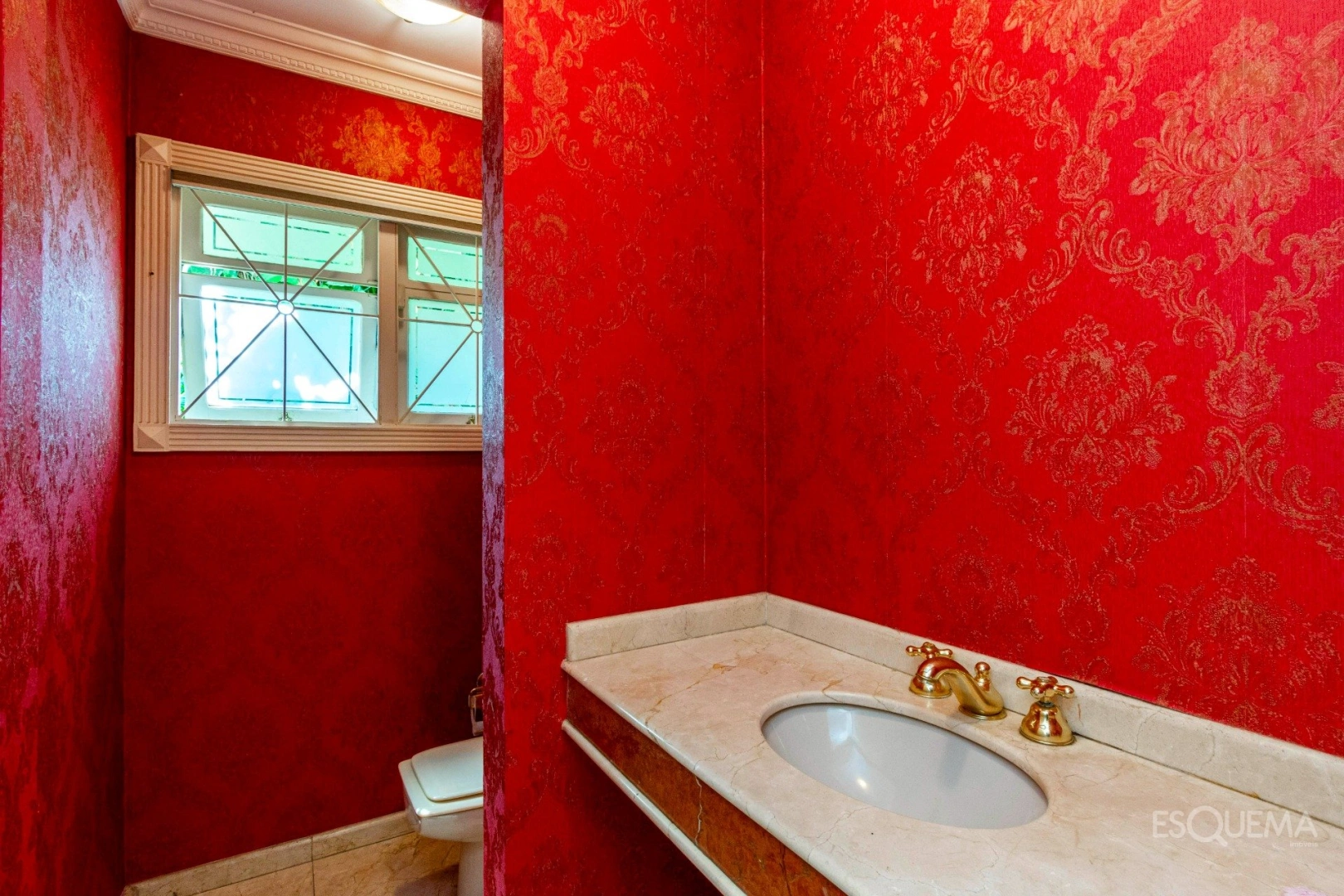 Casa com amplo jardim e vista privilegiada - Imagem 6