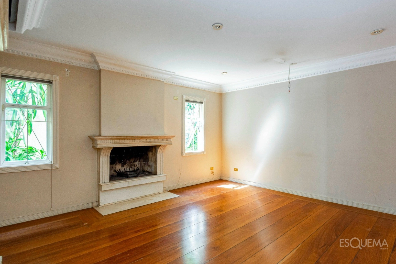 Casa com amplo jardim e vista privilegiada - Imagem 7
