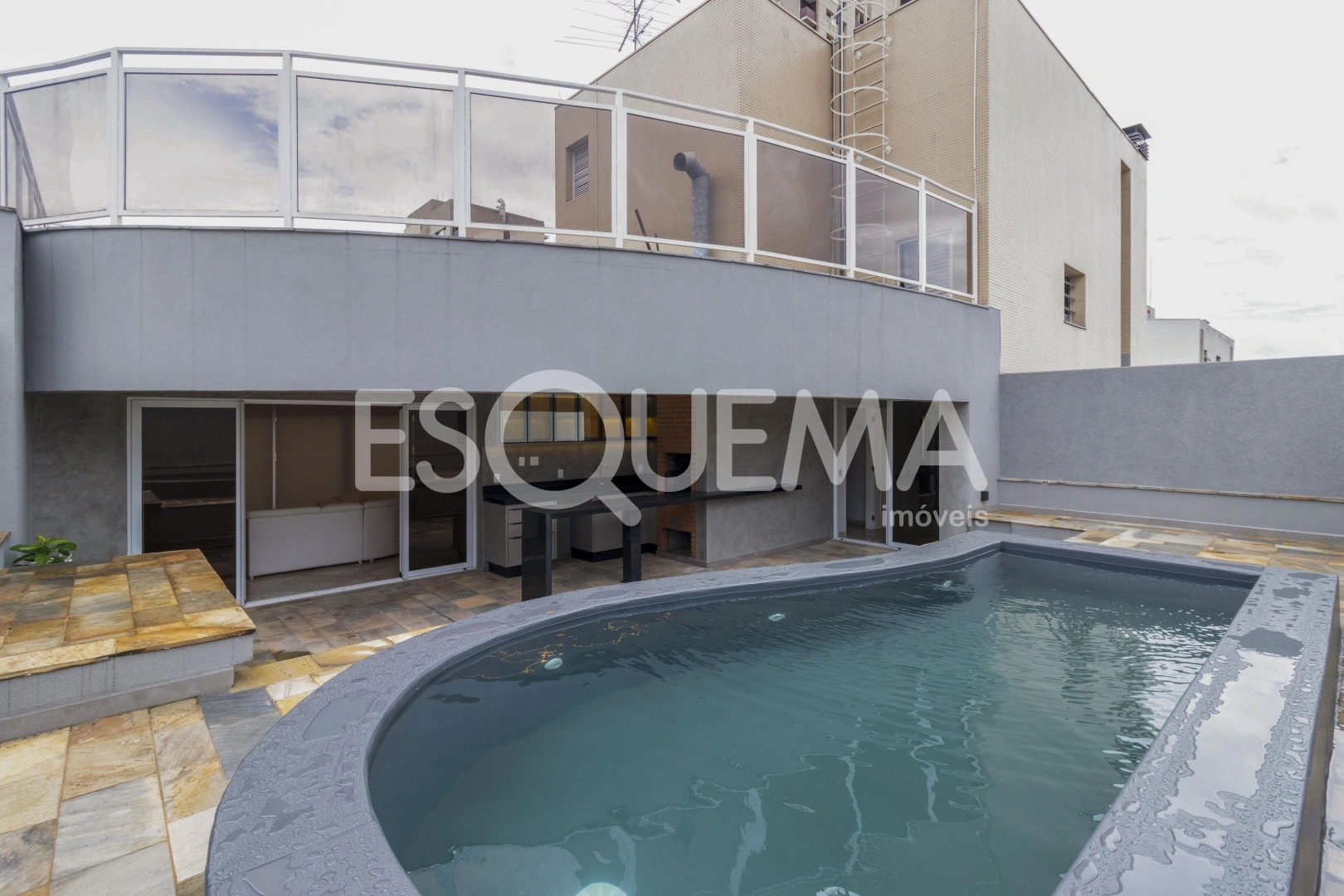 Cobertura ampla com espaço gourmet - Imagem 1