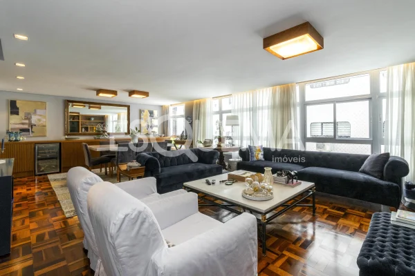Apartamento reformado na parte plana dos Jardins