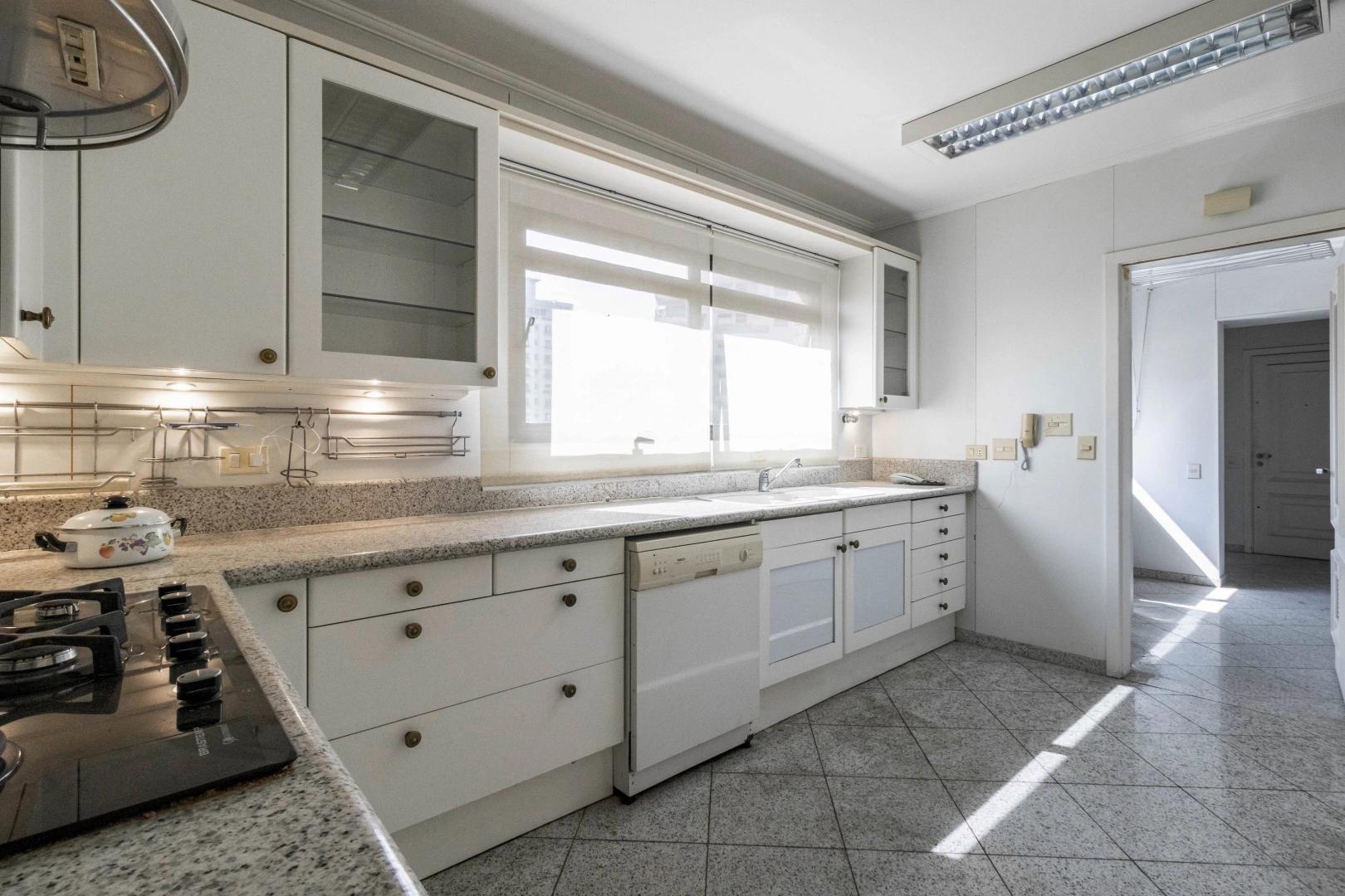 Apartamento próximo à Praça Pereira Coutinho - Imagem 12