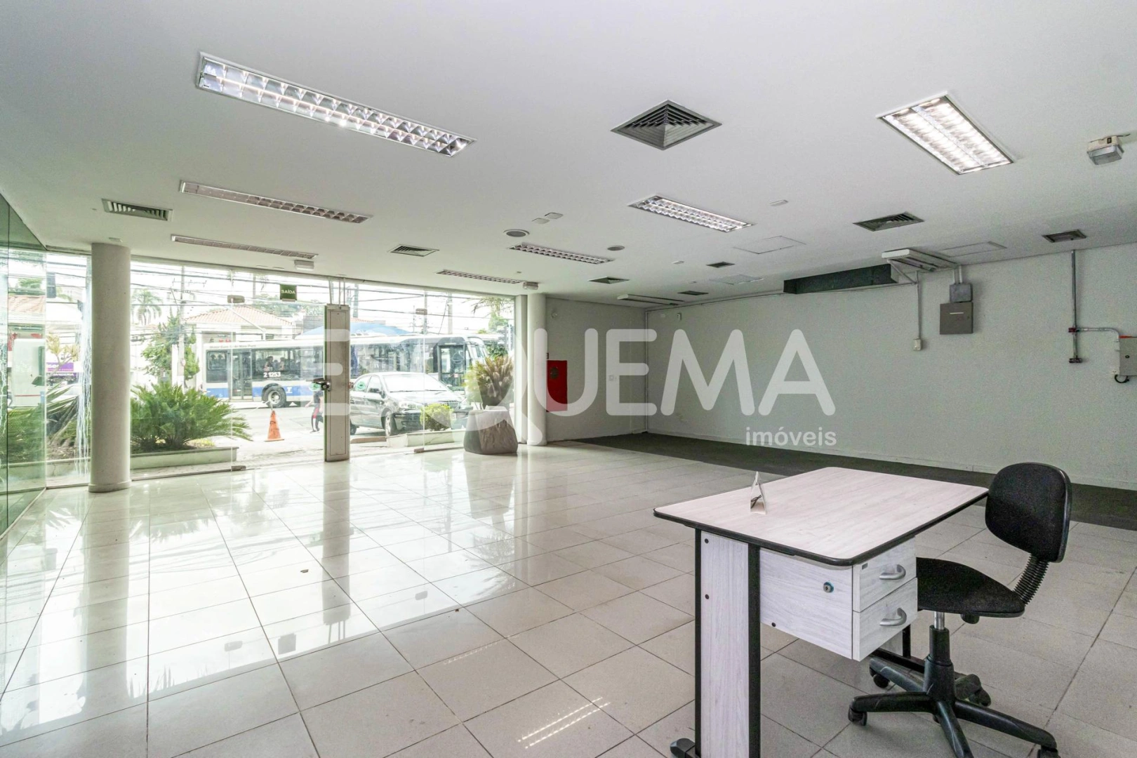 Prédio comercial em avenida de grande fluxo - Imagem 13