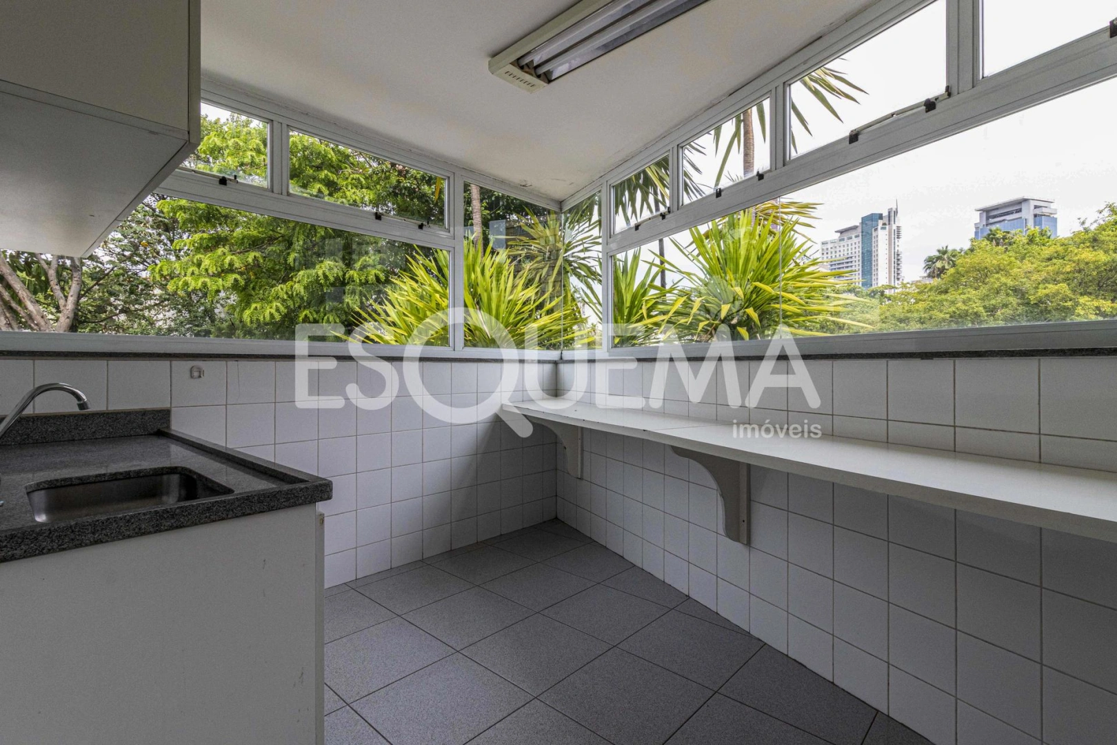 Prédio comercial em avenida de grande fluxo - Imagem 8