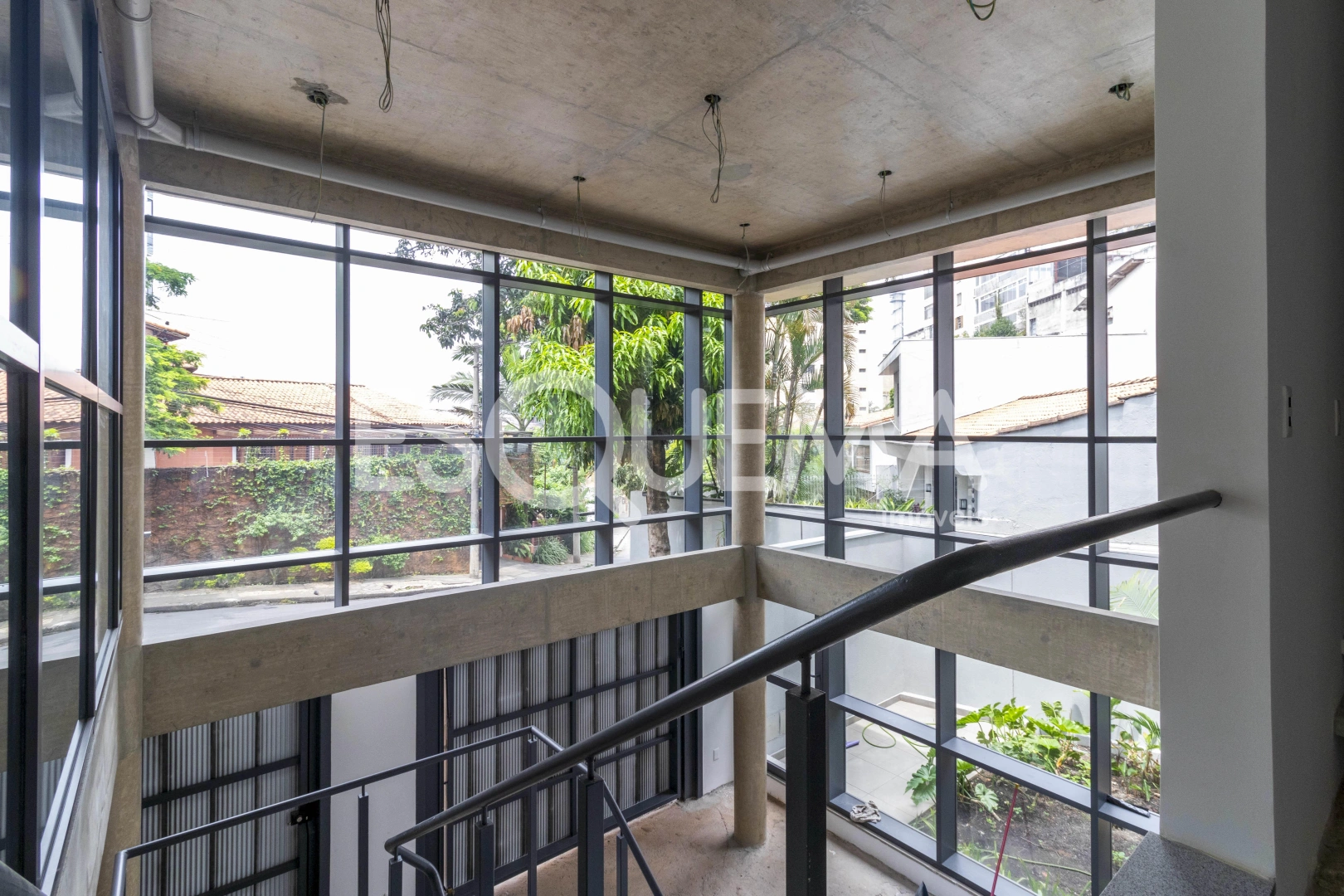 Imóvel comercial com arquitetura única - Imagem 10