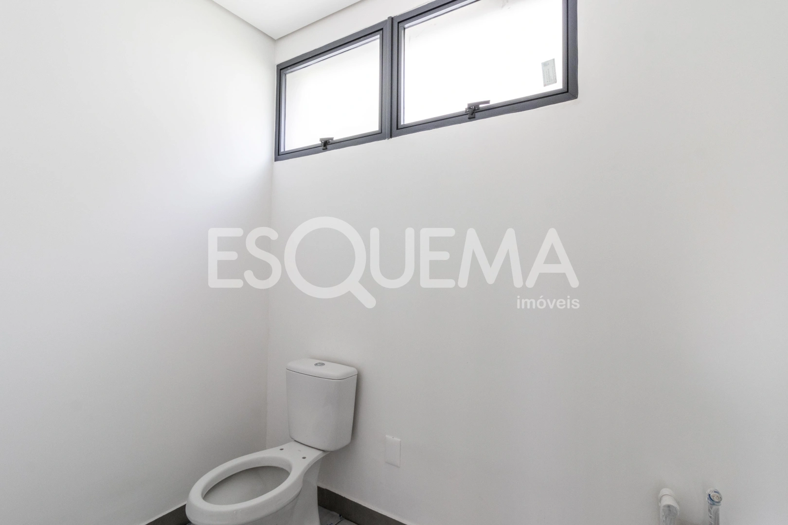 Imóvel comercial com arquitetura única - Imagem 11