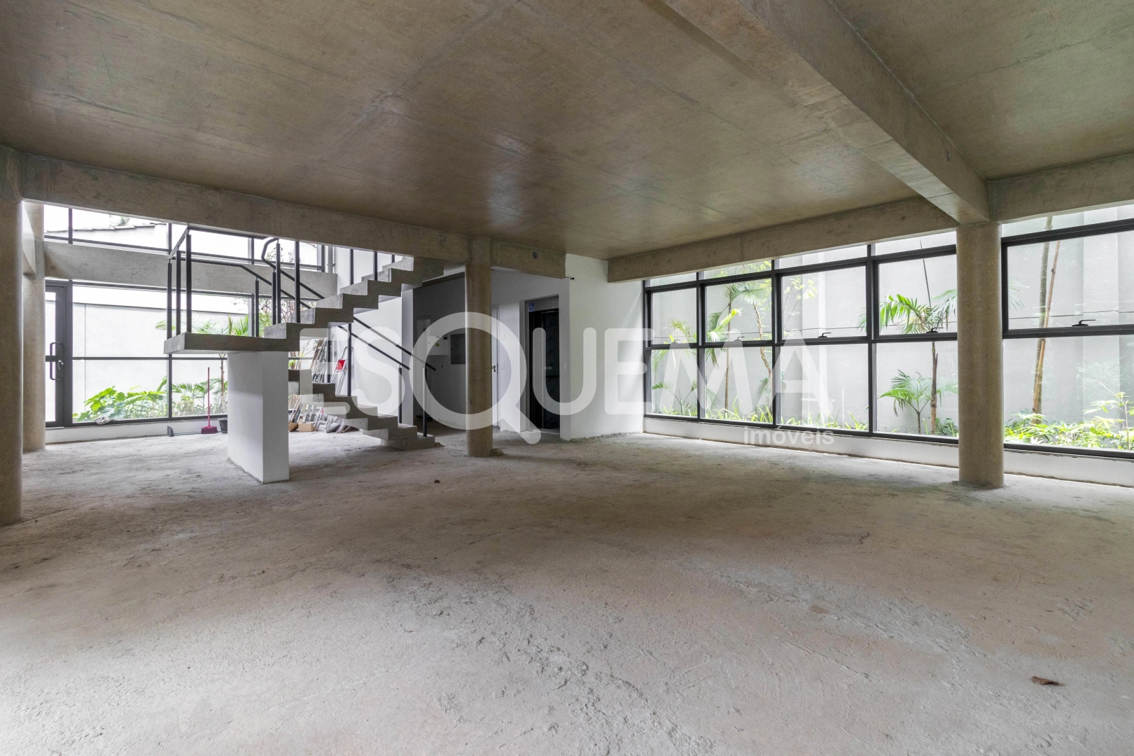Imóvel comercial com arquitetura única - Imagem 13