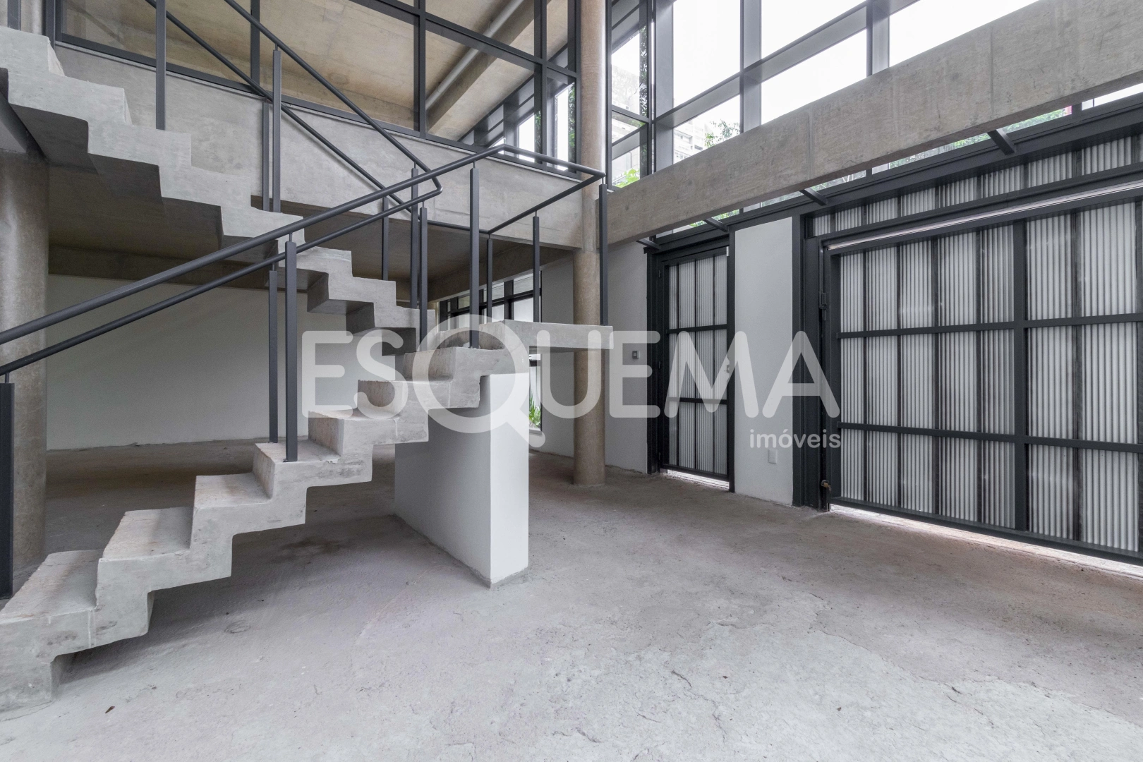 Imóvel comercial com arquitetura única - Imagem 14