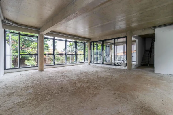 Imóvel comercial com arquitetura única